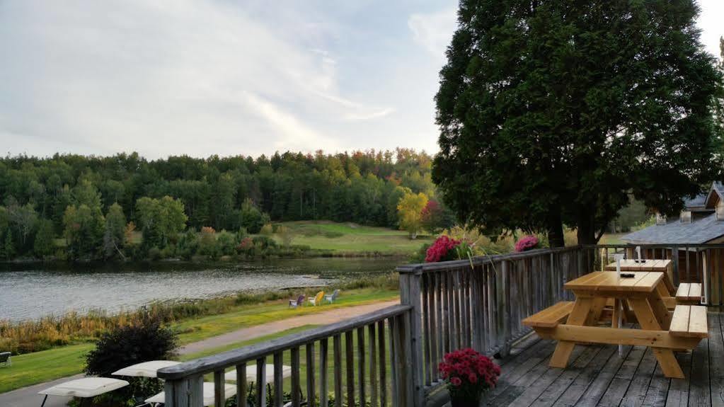Barry's Bay Golf Resort 2*