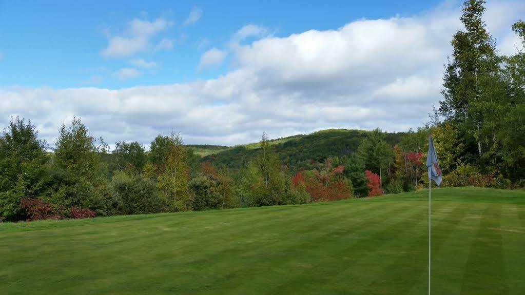Barry's Bay Golf 2*